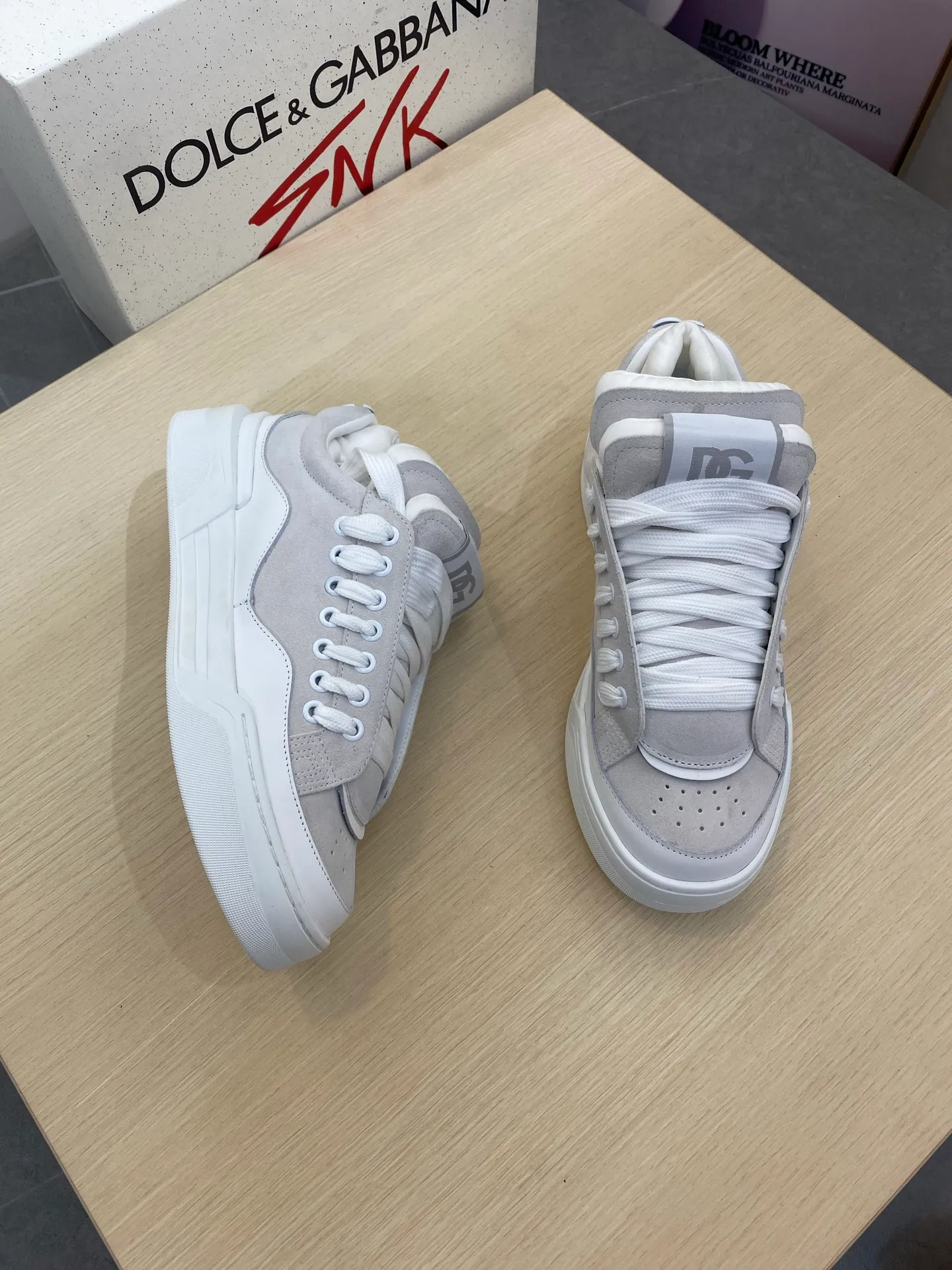 P740••New arrivals••Dolce&Gabbana••DG✔️High-end men's sports•casual shoes. Original goods from top counters. Original imported cowhide, multi-material splicing design ➕Imported cowhide lining, cowhide feet ➕Original TPR elastic outsole.  Size: 39-44 (38, 45 customized)